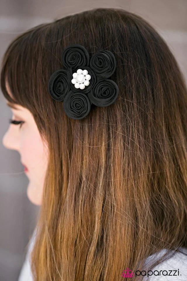 Accesorios para el cabello Paparazzi ~ Curl Up - Negro