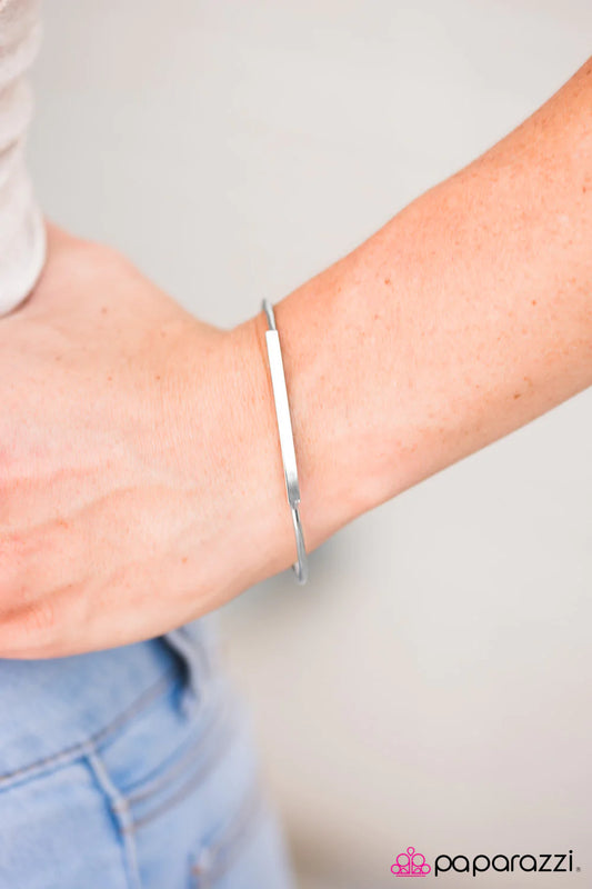 Pulsera Paparazzi ~ Minimally Metro - Plata