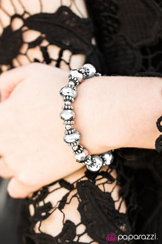 Pulsera Paparazzi ~ GLEAM Girl - Plata