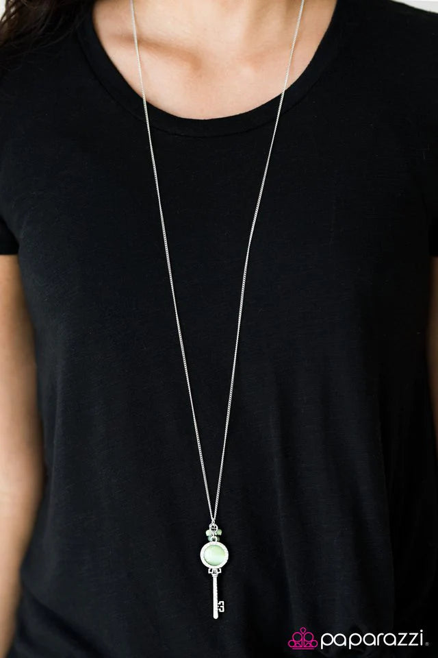 Collar Paparazzi ~ Abre todas las puertas - Verde