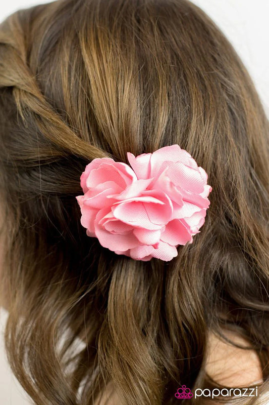 Accesorios para el cabello de Paparazzi: comparación y contraste: rosa