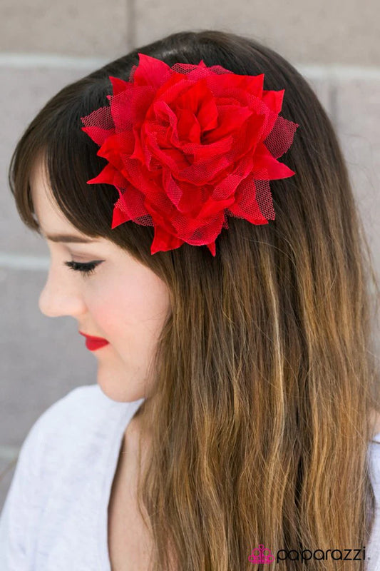 Accesorios para el cabello de Paparazzi ~ Petal Pinnacle - Rojo