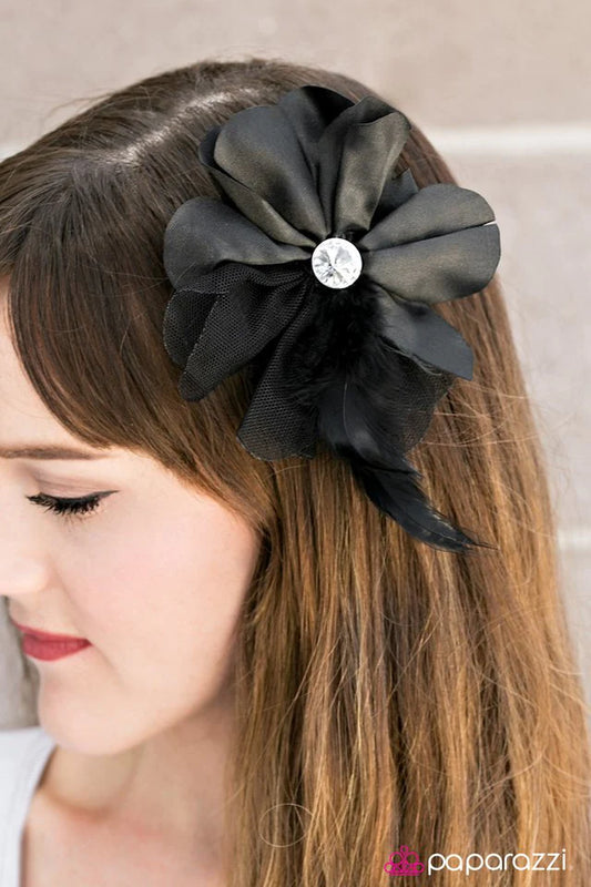 Accesorios para el cabello de paparazzi: a todos les encantan los bailes de máscaras - Negro