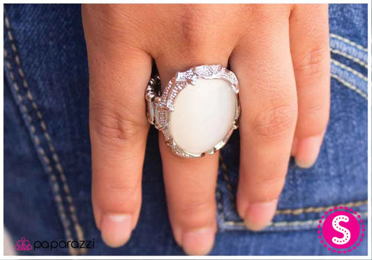 Paparazzi Ring ~ Mirror, Mirror On the Wall - White