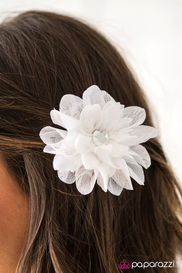 Paparazzi Hair Accessories ~ How Does Your GARDENIA Grow? - White