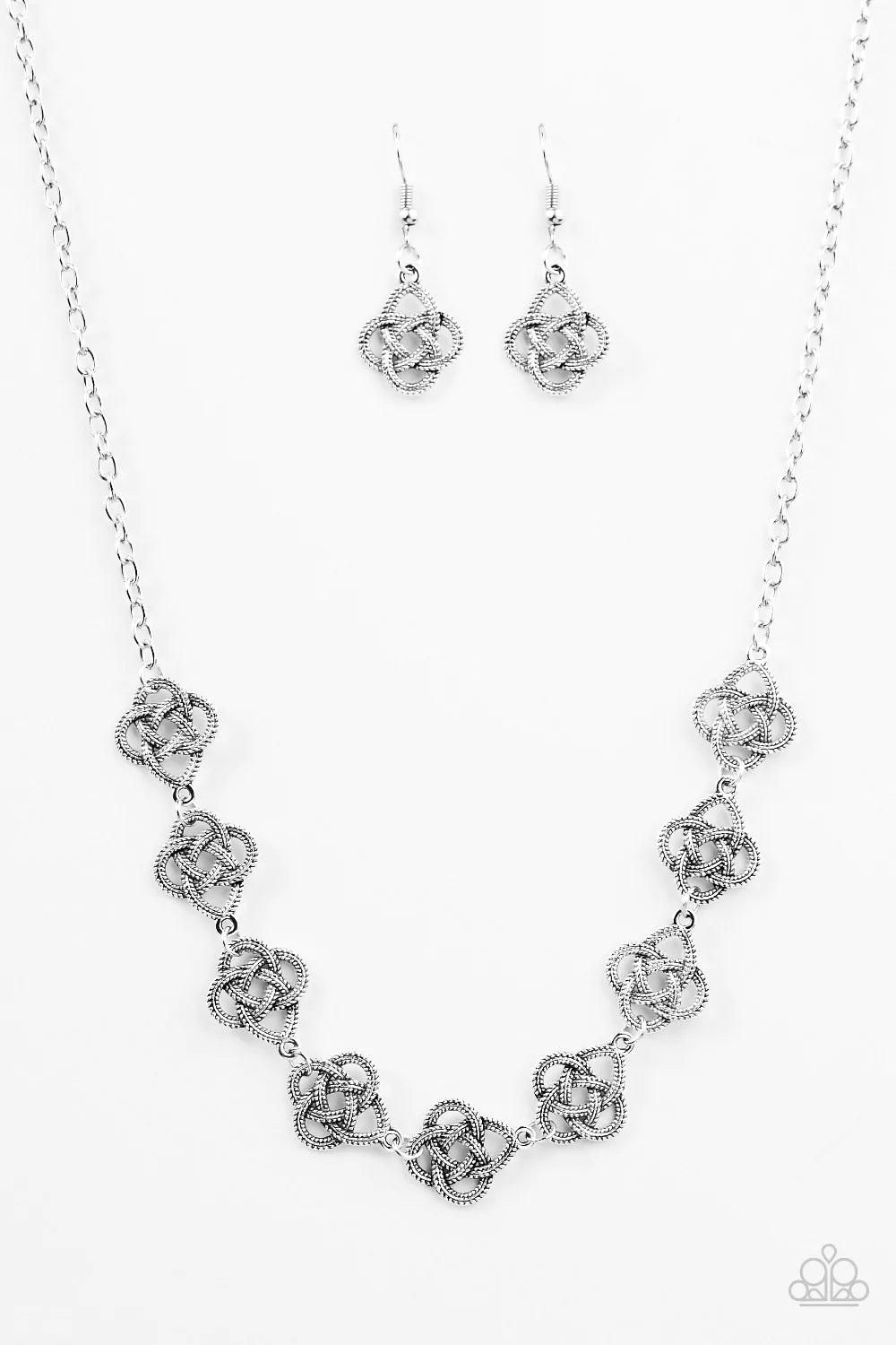 Collar Paparazzi ~ Cleopatra astuta - Plata