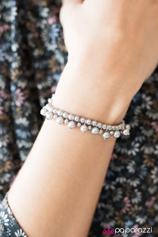 Pulsera Paparazzi ~ Cita con Divine - Plata