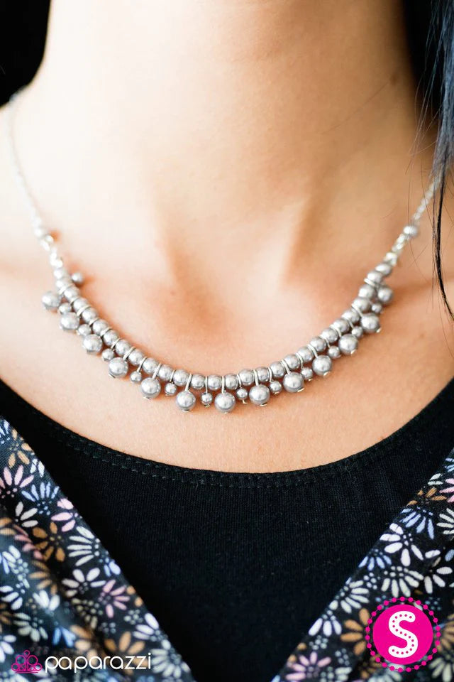 Collar Paparazzi ~ Belleza Divina - Plata