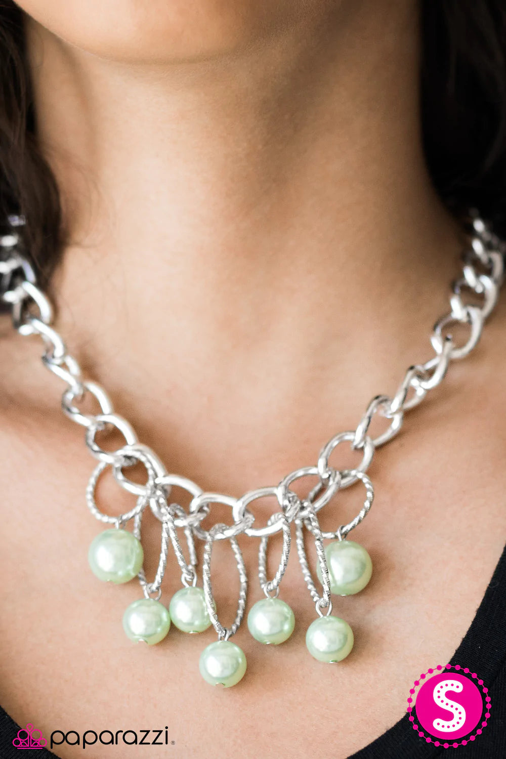 Paparazzi Necklace ~ Classic Girl - Green