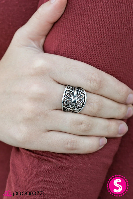 Paparazzi Ring ~ Royally Royal - Silver