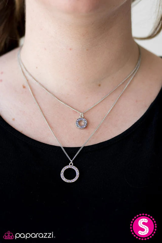 Collar Paparazzi ~ Parece radiante - Púrpura