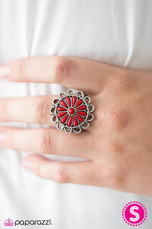 Anillo Paparazzi ~ Boomin y Bloomin - Rojo