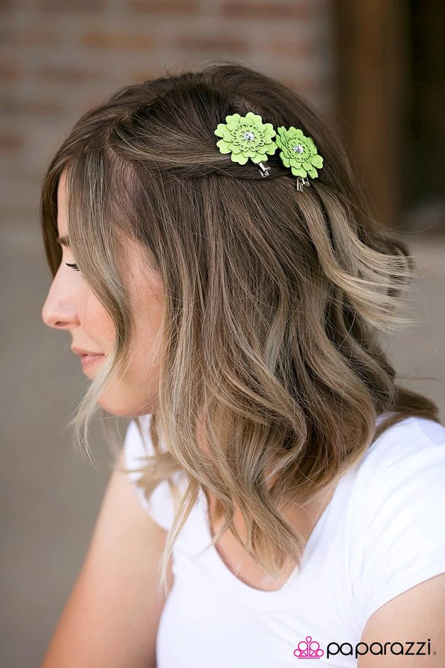 Accesorios para el cabello de los paparazzi ~ ¡Qué CARNATION! - Verde