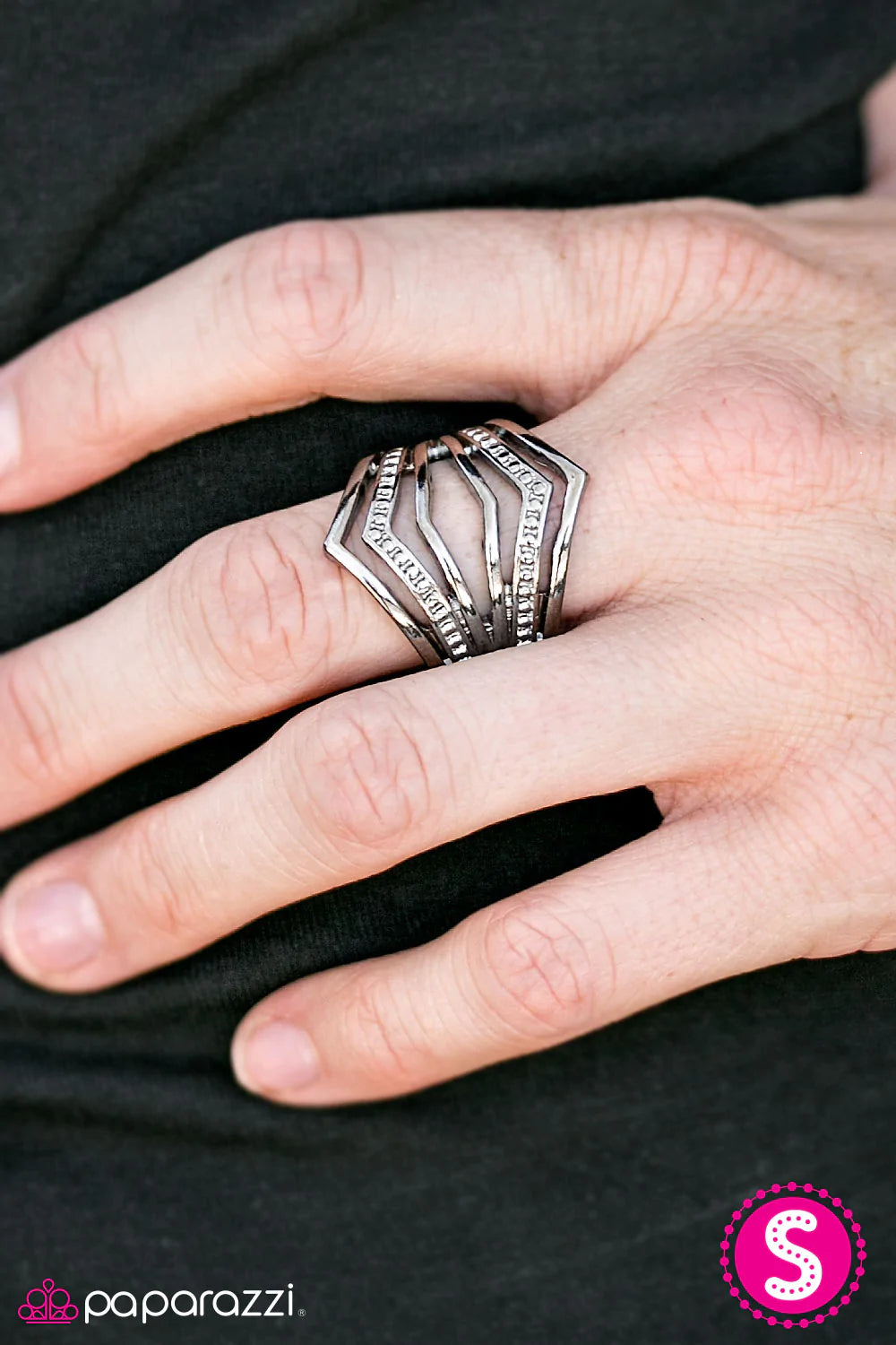 Paparazzi Ring ~ Vantage Point - Black