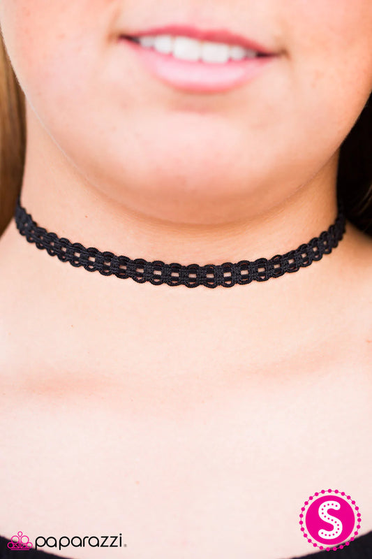 Collar Paparazzi ~ Pretty GLAM Quick - Negro