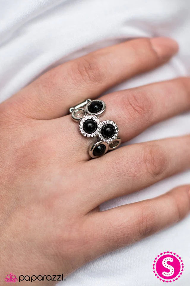 Anillo Paparazzi ~ Brillo y tacones de aguja - Negro