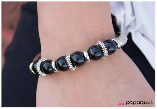 Pulsera Paparazzi ~ ¡Es mi negocio! - Negro