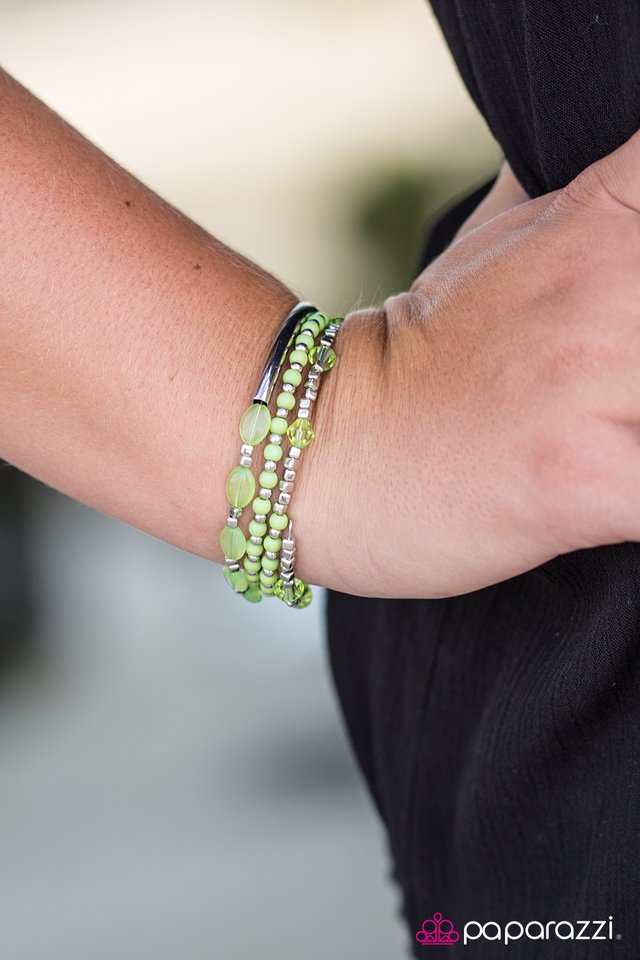 Pulsera Paparazzi ~ Tiki Twist - Verde