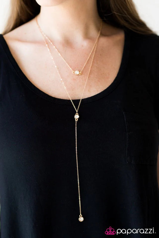 Collar Paparazzi ~ ¡Atrápame si eres glamurosa! - Oro