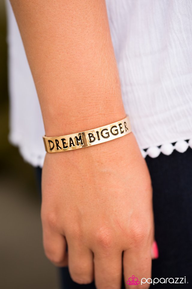 Pulsera Paparazzi ~ Dream Bigger - Oro