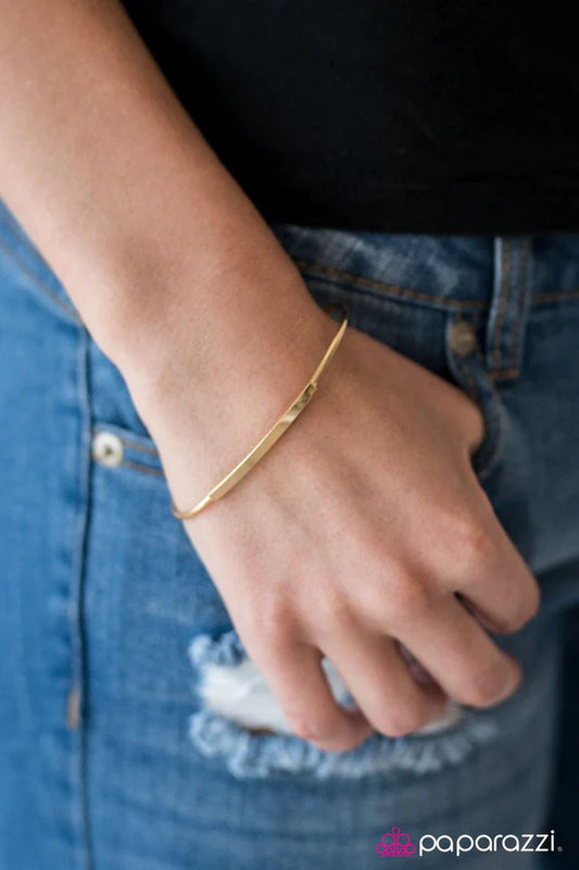 Paparazzi Bracelet ~ Minimally Metro - Gold