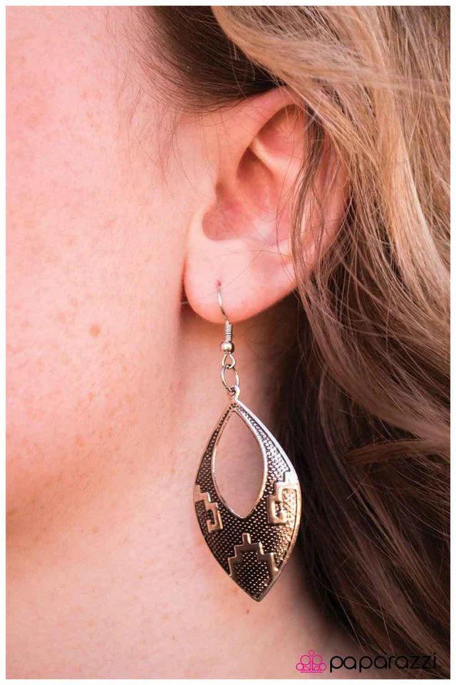 Paparazzi Earring ~ On the Mesa - Silver