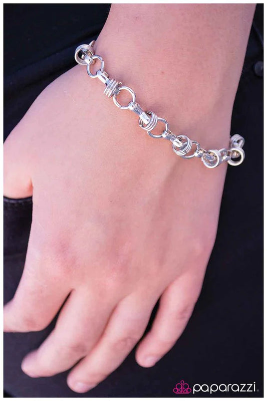 Pulsera Paparazzi ~ En equilibrio - Plata