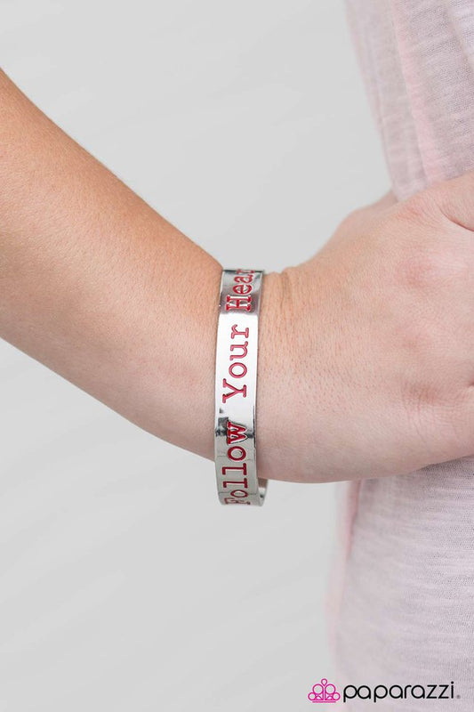 Pulsera Paparazzi ~ Dondequiera que te lleve tu corazón - Rojo