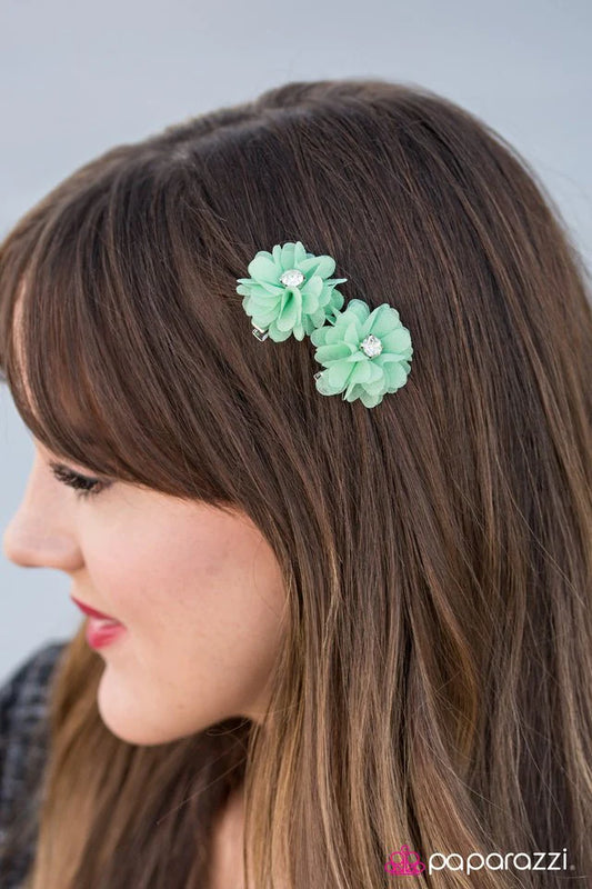 Accesorios para el cabello de Paparazzi ~ Parches de flores de moda - Verde