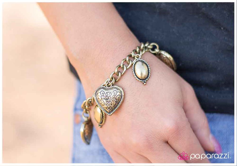 Paparazzi Bracelet ~ All Heart - Brass