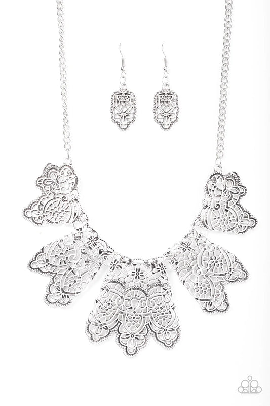 Collar Paparazzi ~ Empire State Shimmer - Plata