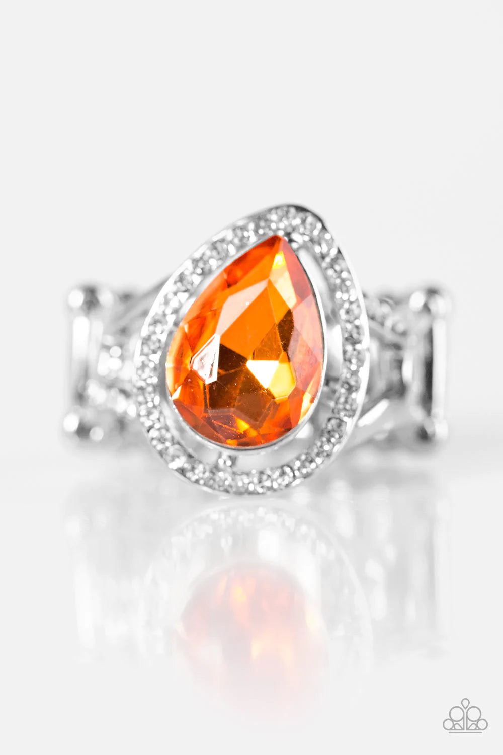 Anillo Paparazzi ~ Grammy Grandeur - Naranja