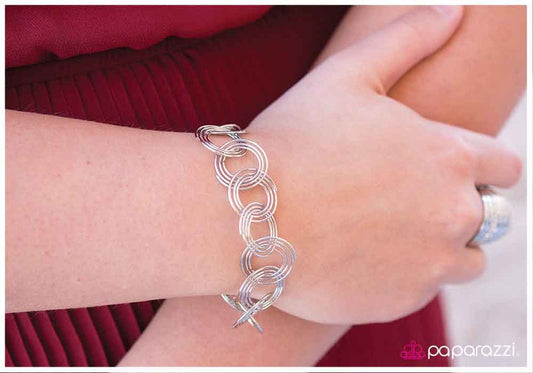 Pulsera Paparazzi ~ Interconexión infinita - Plata