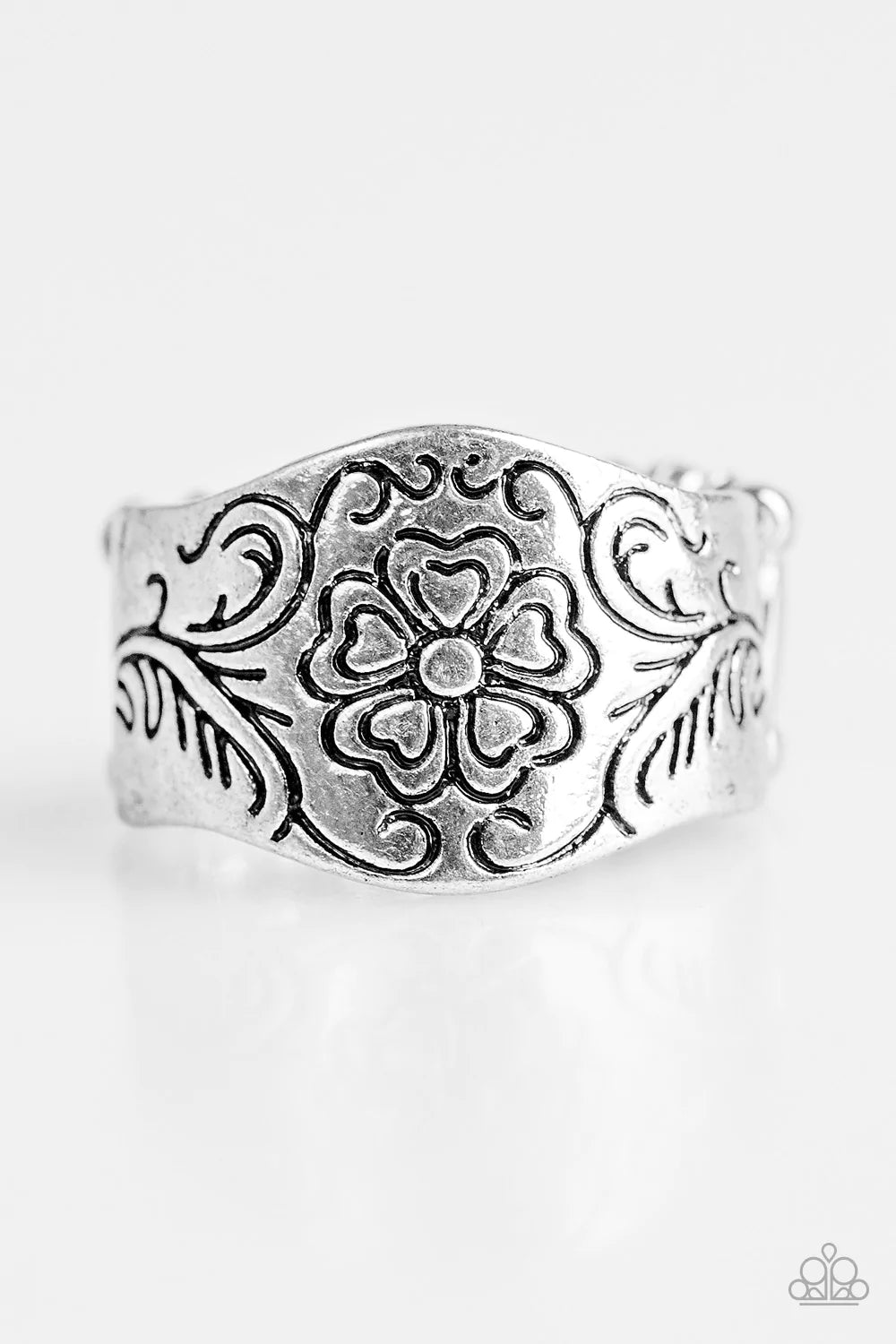 Paparazzi Ring ~ Feeling Flowery - Silver