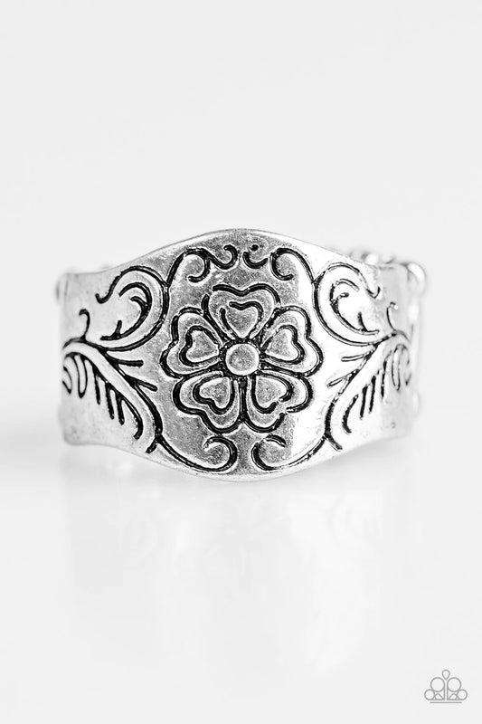 Paparazzi Ring ~ Feeling Flowery - Silver