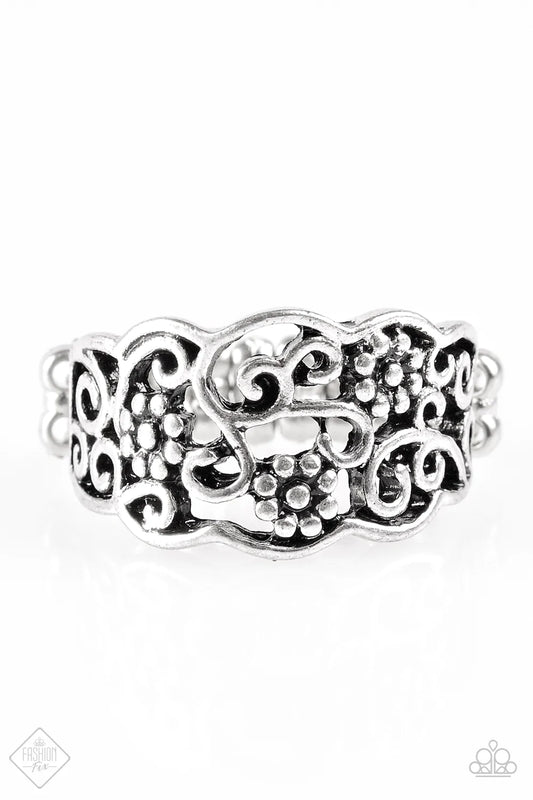 Anillo Paparazzi ~ Loco por las flores silvestres - Plata