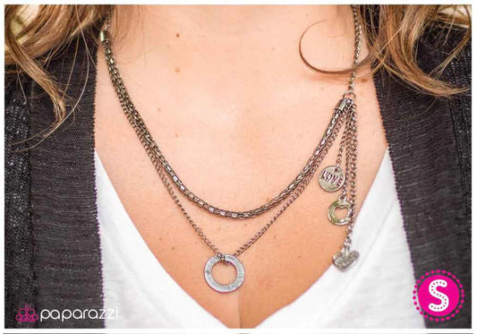 Paparazzi Necklace ~ Pulling at My Heartstrings - Black