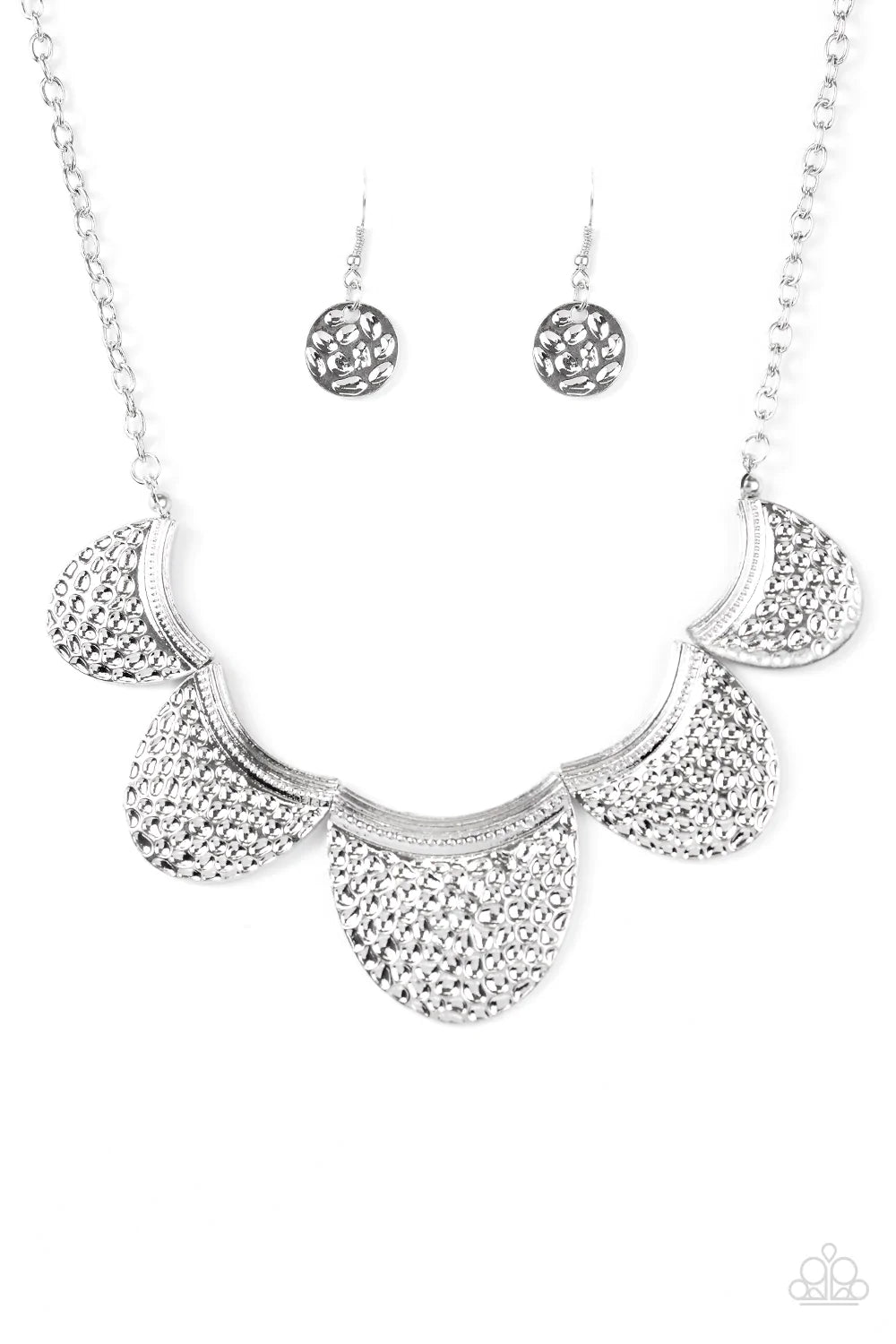 Paparazzi Necklace ~ Prehistoric Princess - Silver