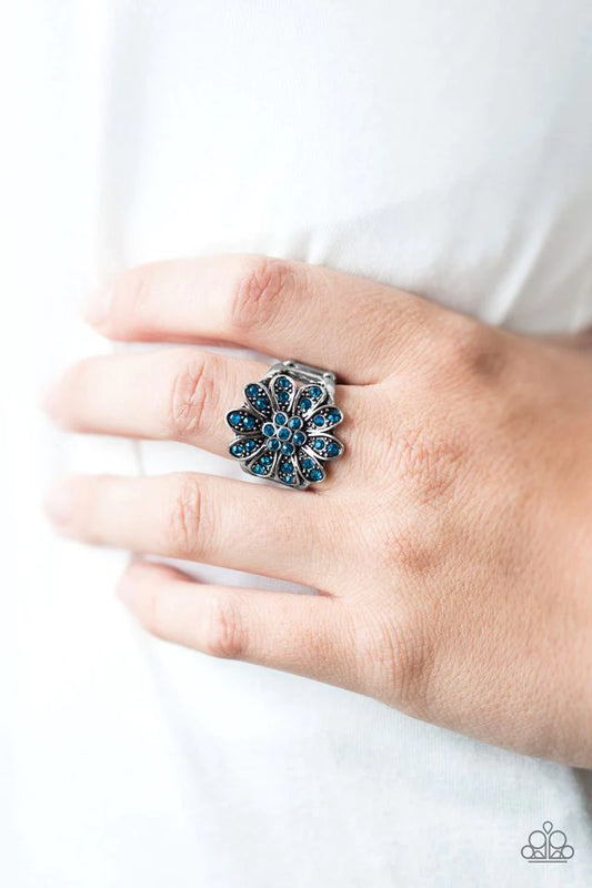 Anillo Paparazzi ~ Peppy Perennial - Azul