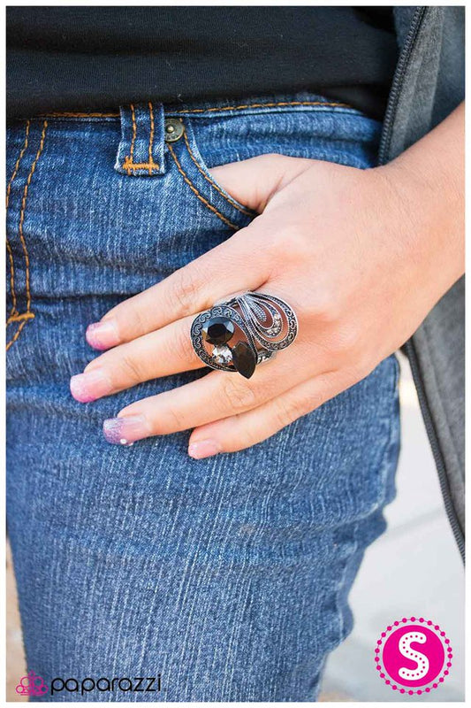 Anillo Paparazzi ~ The Lady Eve - Negro