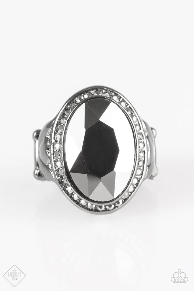 Paparazzi Ring ~ Flat Out Knockout - Black