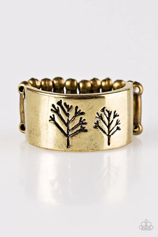 Anillo Paparazzi ~ TREE-t With Kindness - Latón