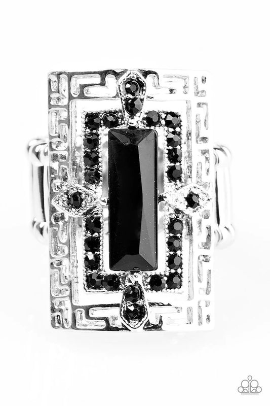 Paparazzi Ring ~ Crowned Court - Black