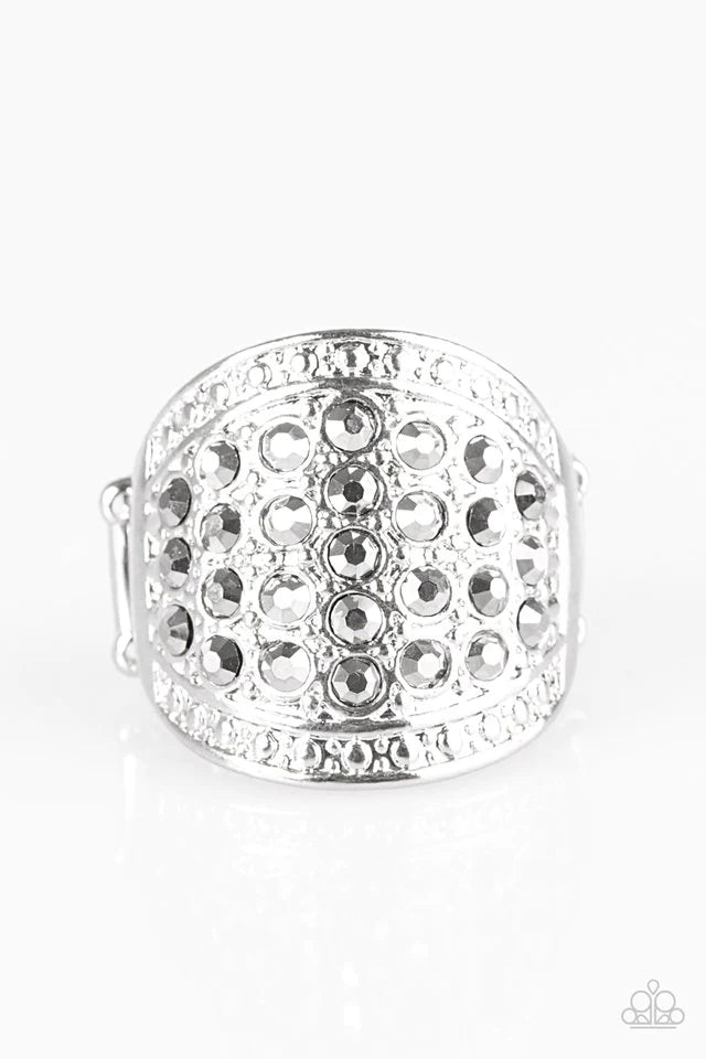 Anillo Paparazzi ~ Born To RUNWAY - Plata