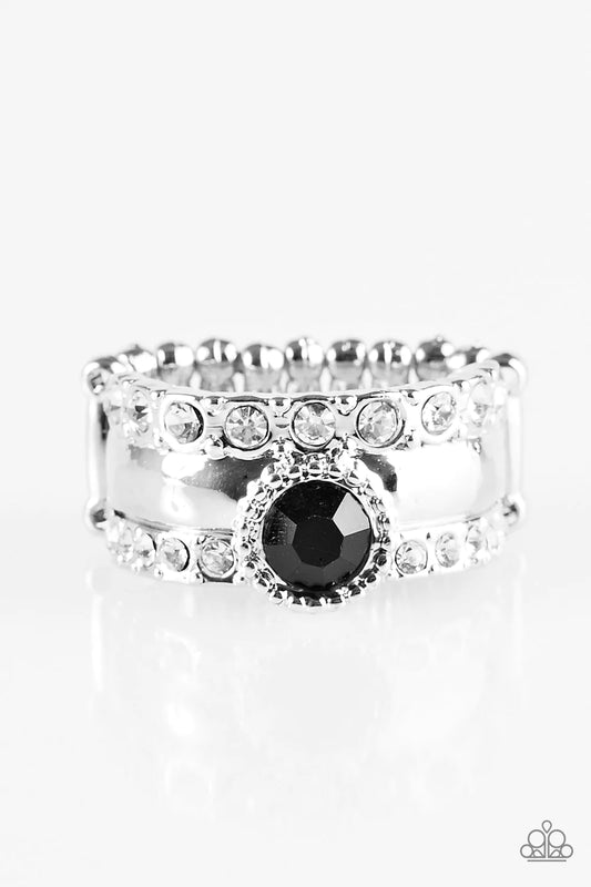 Anillo Paparazzi ~ Logro de la corona - Negro