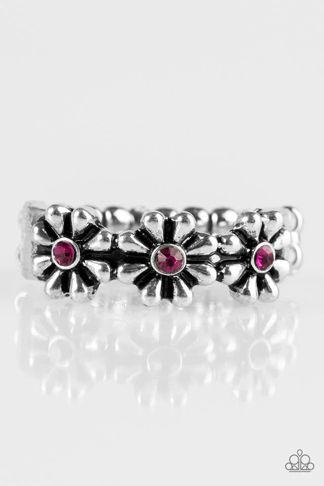 Paparazzi Ring ~ Dancing Daisies - Pink