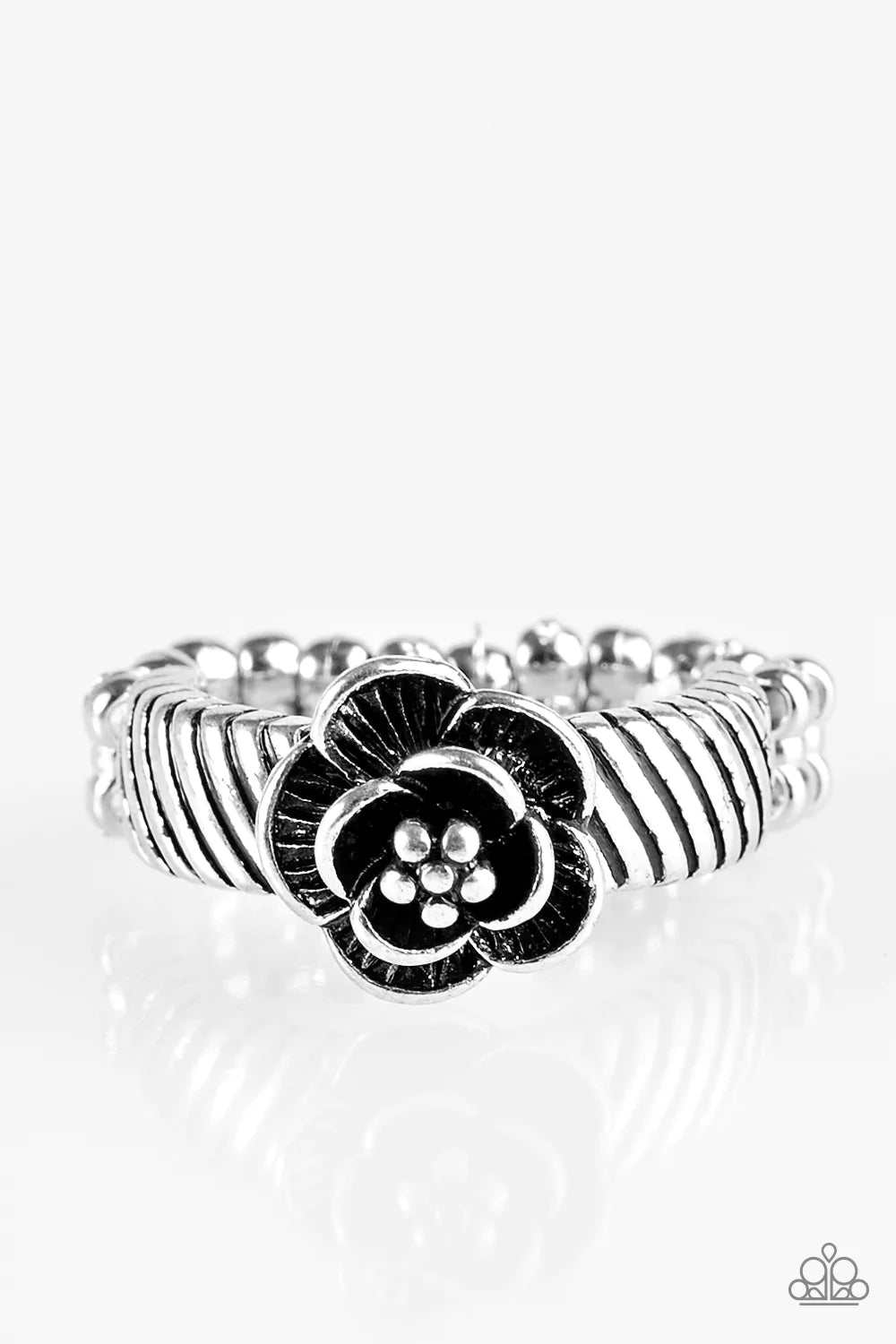 Paparazzi Ring ~ Fleur de Fabulous - Silver