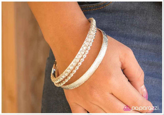 Pulsera Paparazzi ~ Si la corona te queda bien... - Plata