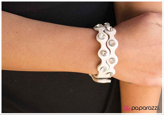 Paparazzi Bracelet ~ A Touch of Glam - White