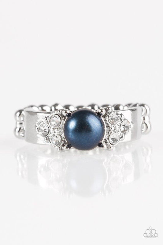 Paparazzi Ring ~ The Front Runner - Blue